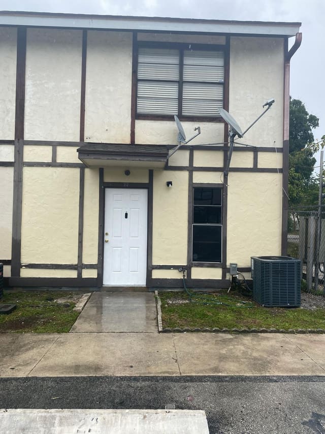 5089 BRECKENRIDGE Place 22, West Palm Beach, FL 33417