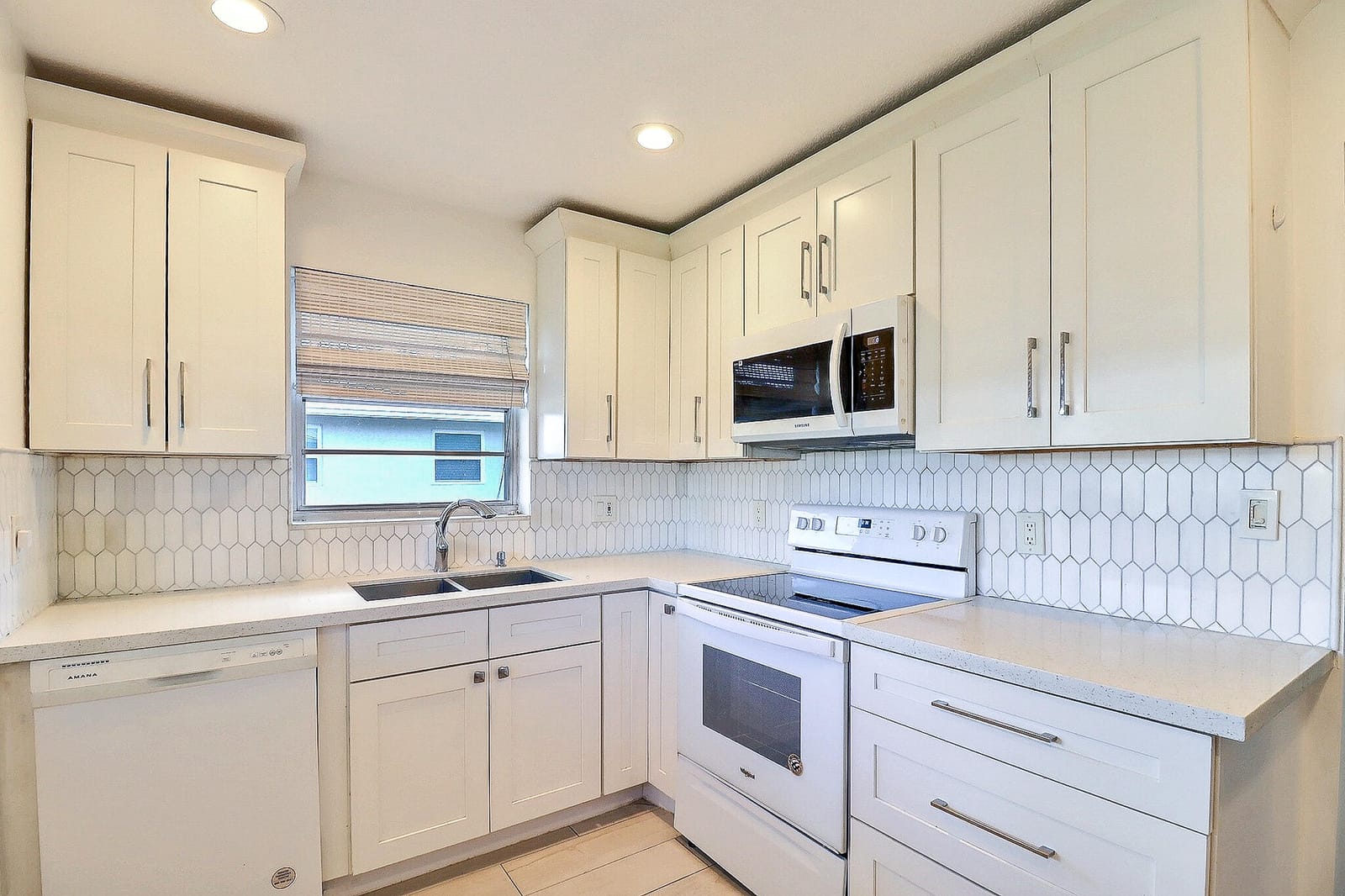 450 BLUEBIRD Lane — photo 9