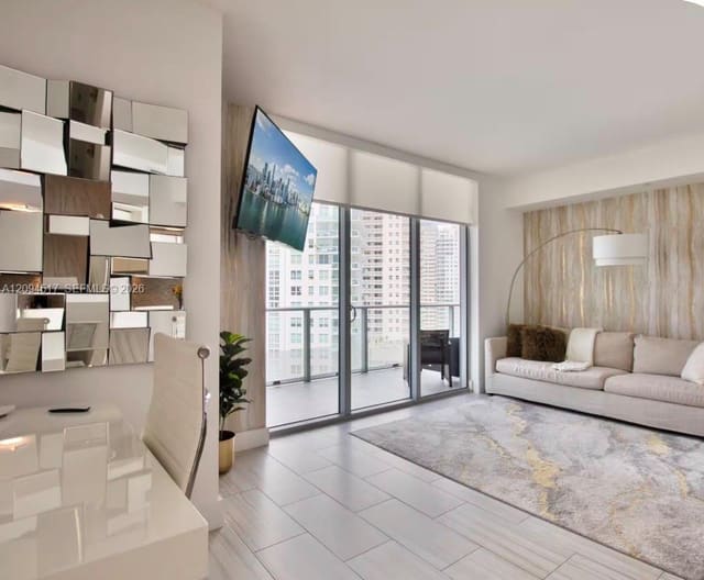 1300 Brickell Bay Drive 1711, Miami, FL 33131
