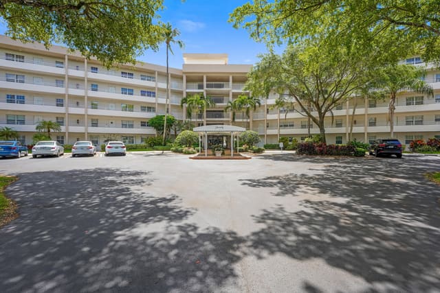 3800 OAKS CLUBHOUSE Drive 503, Pompano Beach, FL 33069