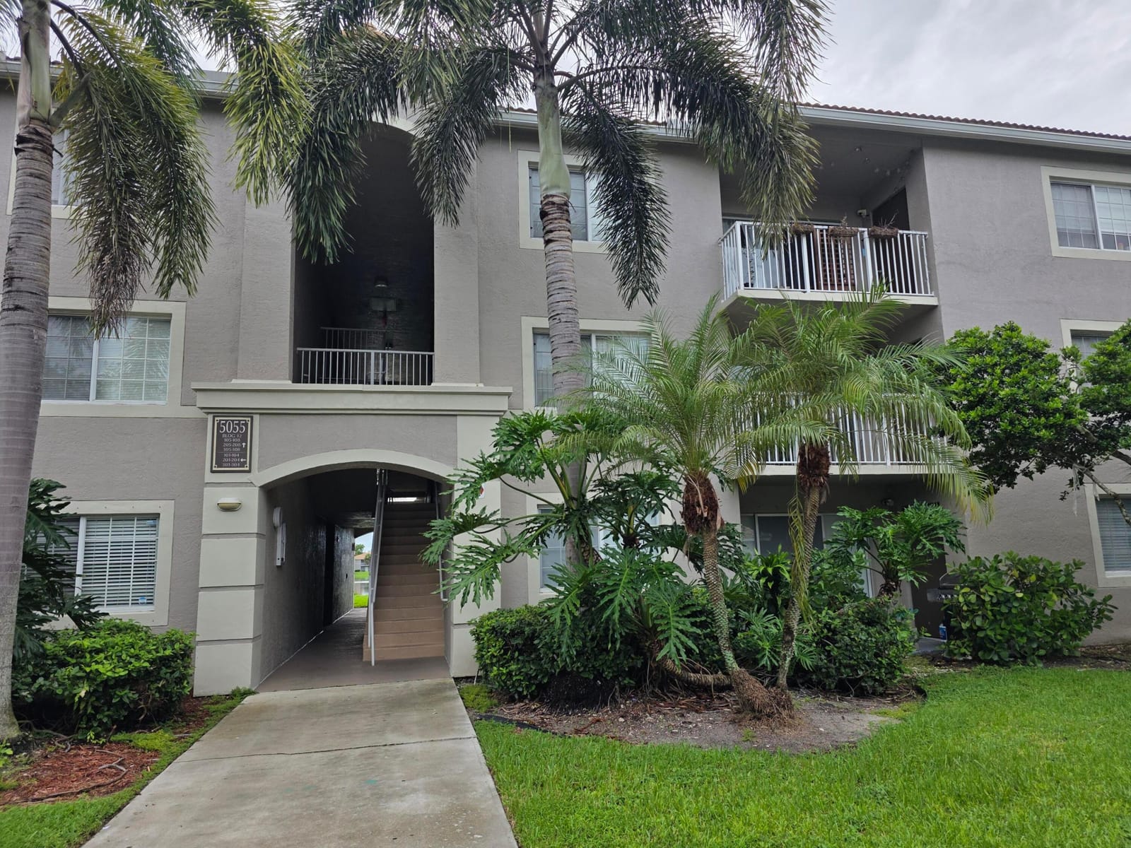 5055 WILES Road 207 — photo 2