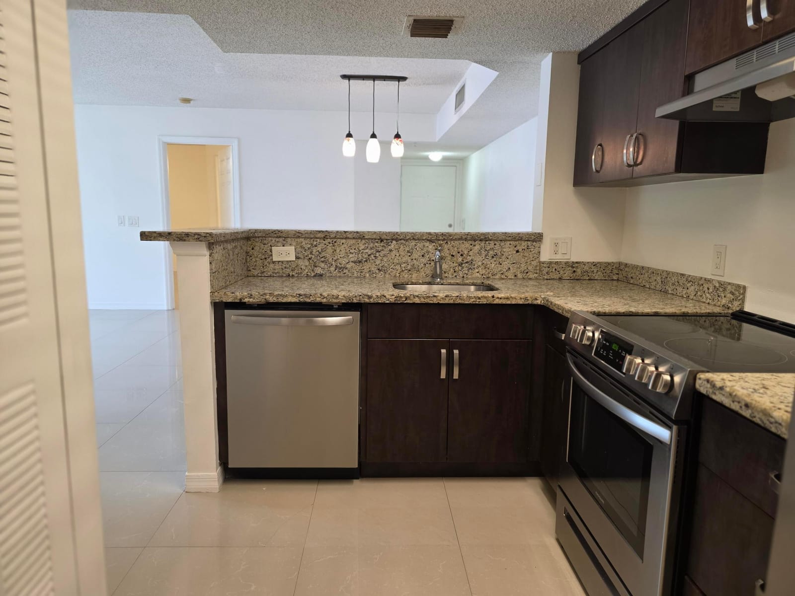 5055 WILES Road 207 — photo 5