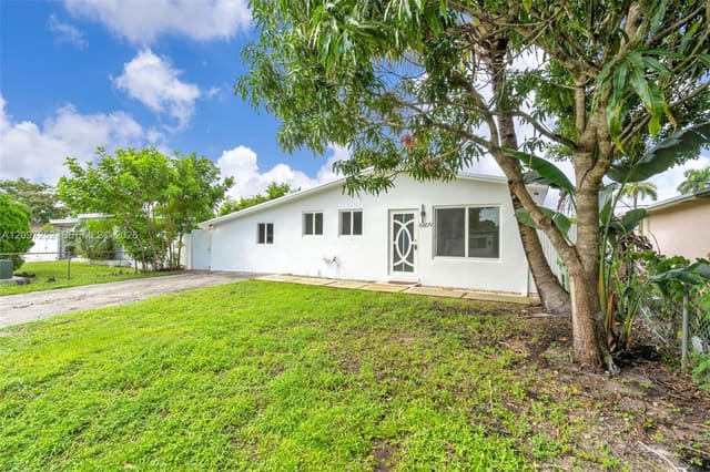 6609 SW 1st Court, Pembroke Pines, FL 33023