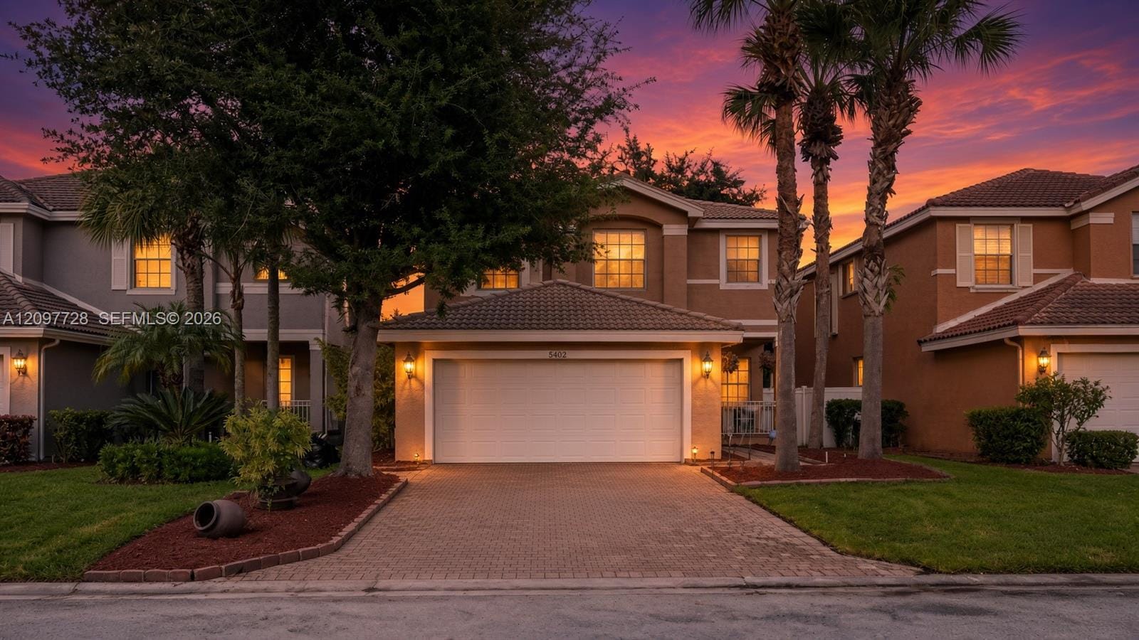 5402 W Queenship Court — photo 1