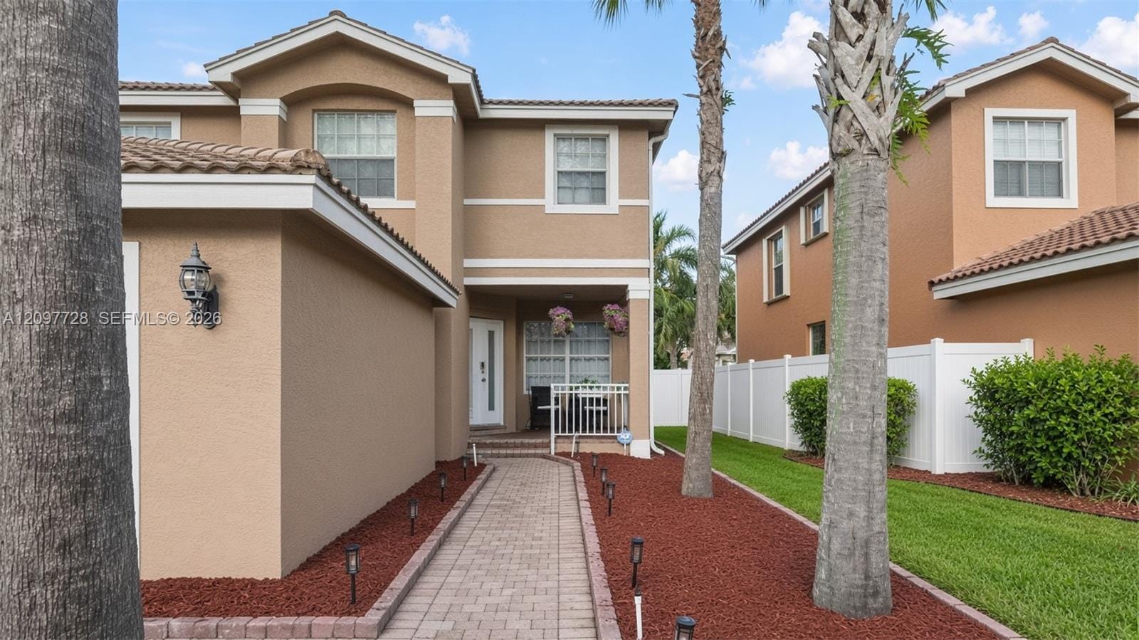 5402 W Queenship Court — photo 2