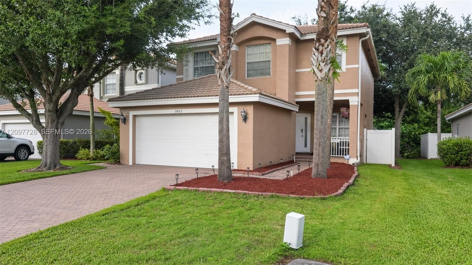 5402 W Queenship Court — photo 3
