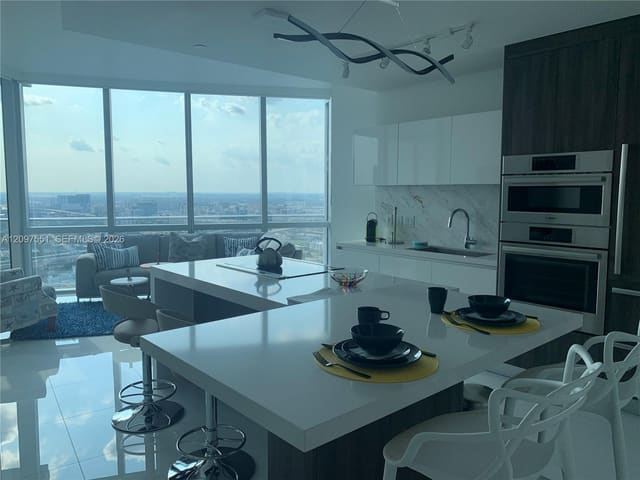 851 NE 1st Avenue 3404, Miami, FL 33132