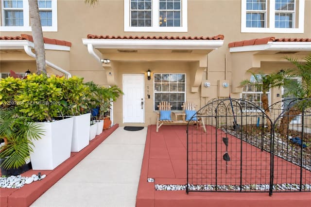 716 SW 122nd Avenue, Pembroke Pines, FL 33025