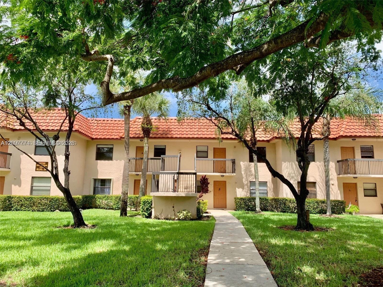 15705 W Waterside Circle 203, Sunrise, FL 33326