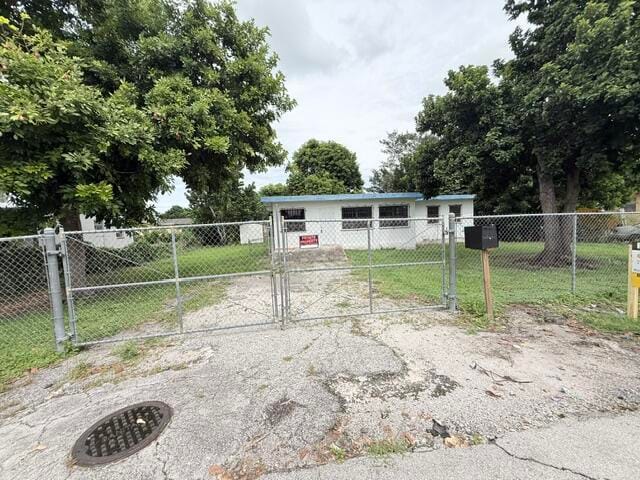 1421 NW Avenue D, Belle Glade, FL 33430 photo 3