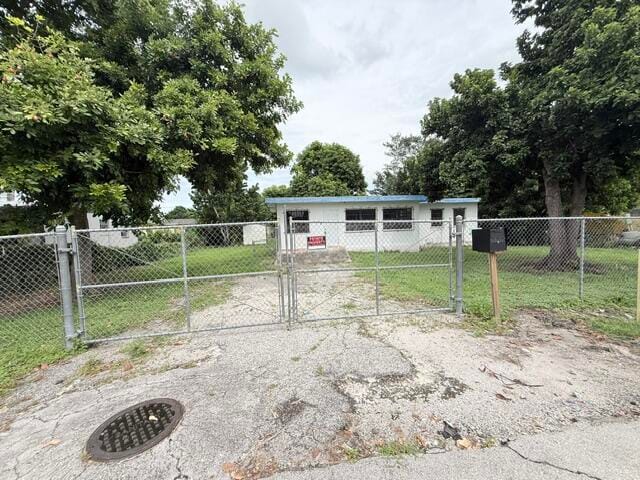 1421 NW Avenue D, Belle Glade, FL 33430 photo 4