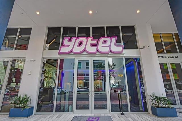 227 NE 2nd Street 1610, Yotelpad Miami, Miami, FL