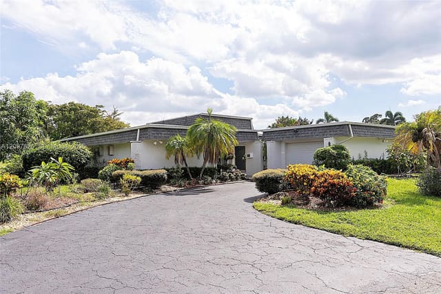 5010 Banyan Lane, Tamarac, FL 33319