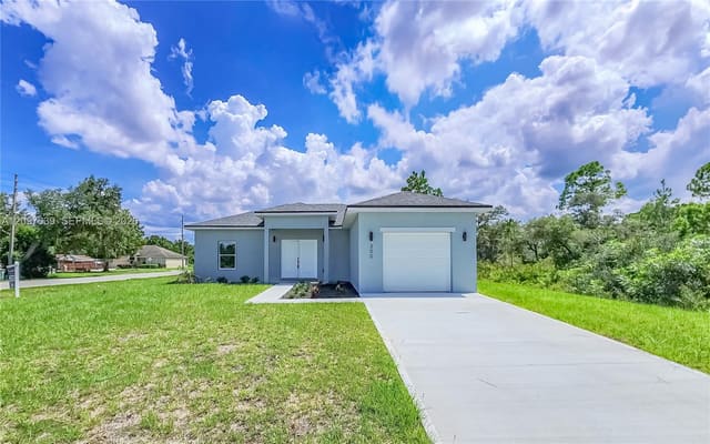 300 Caspian Tern Avenue, Sebring, FL 33870