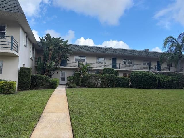 1900 S Kanner Highway 7-103, Stuart, FL 34994