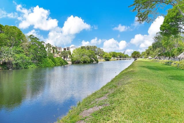 7740 Camino Real G-407, Miami, FL 33143