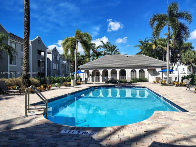 577 SW 111th Lane 204, Pembroke Pines, FL 33025