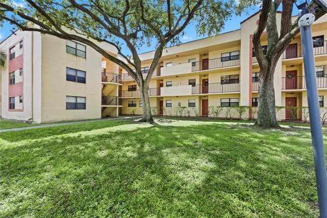 3199 FOXCROFT Road 304, Miramar, FL 33025