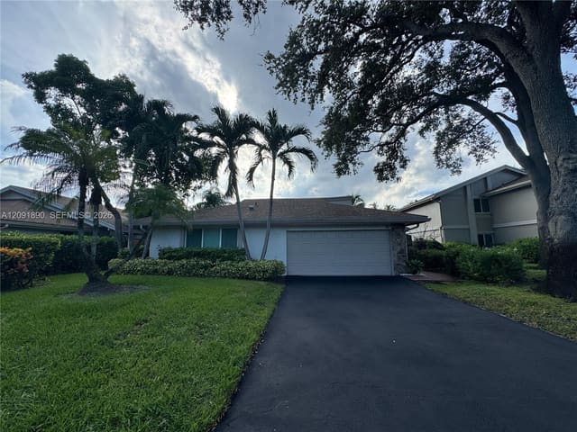 76 Ivy Road, Hollywood, FL 33021