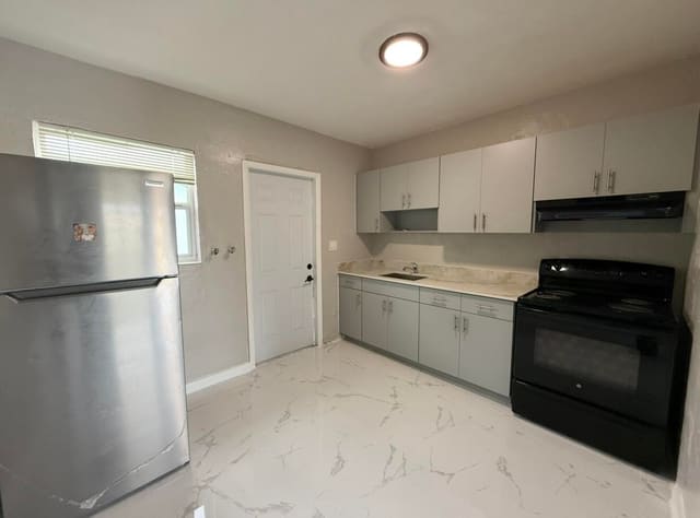 832 NW 10TH Street 2, Hallandale Beach, FL 33009
