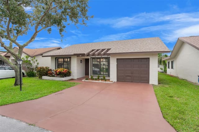 1563 SW 22nd Terrace, Deerfield Beach, FL 33442