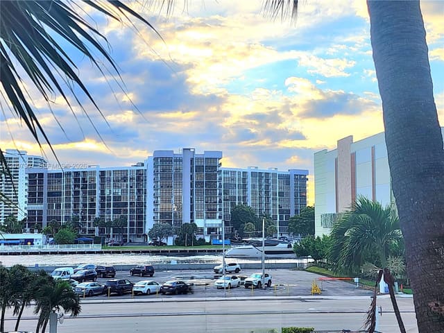 3505 S Ocean Drive 204, Hollywood, FL 33019