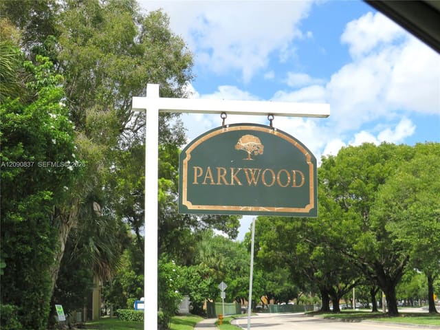 9270 Fontainebleau Boulevard 203, Miami, FL 33172
