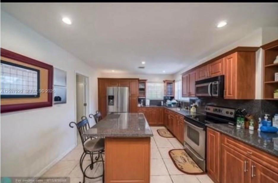 720 SW 64th Way, Pembroke Pines, FL 33023 photo 3