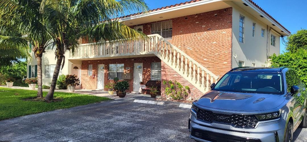 5240 NE 14TH Way 4, Fort Lauderdale, FL 33334 photo 2