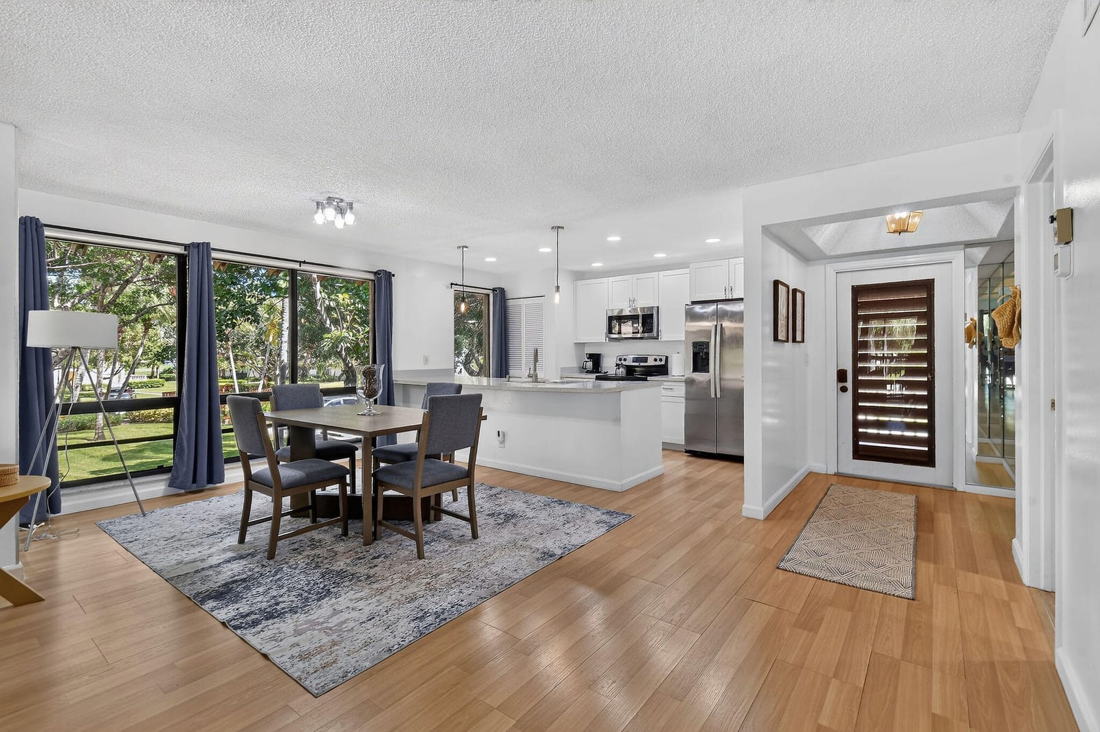 407 BRACKENWOOD Lane S — photo 3