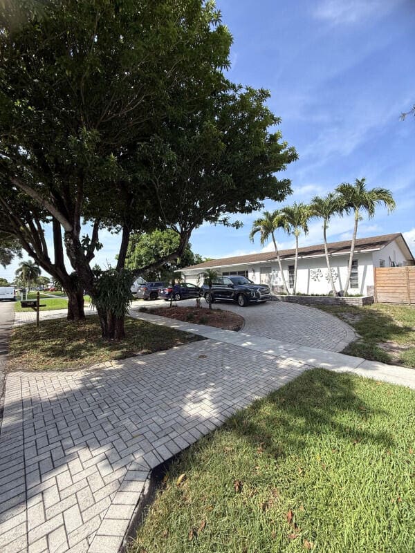 501 NW 98th Avenue, Pembroke Pines, FL 33024