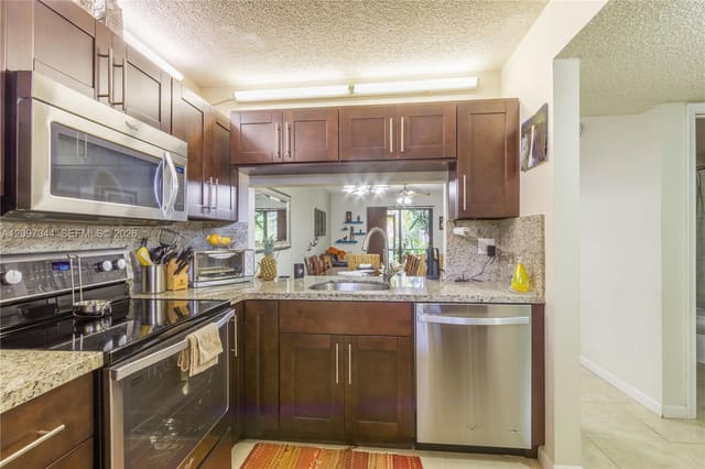 125 NW 93rd Avenue 125, Pembroke Pines, FL 33024