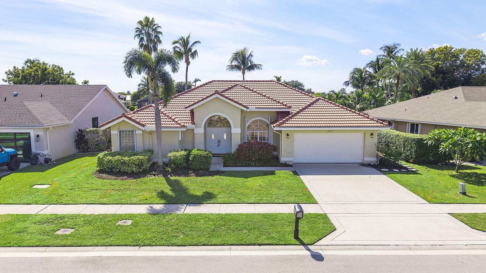 1224 Lake Breeze Drive — photo 2