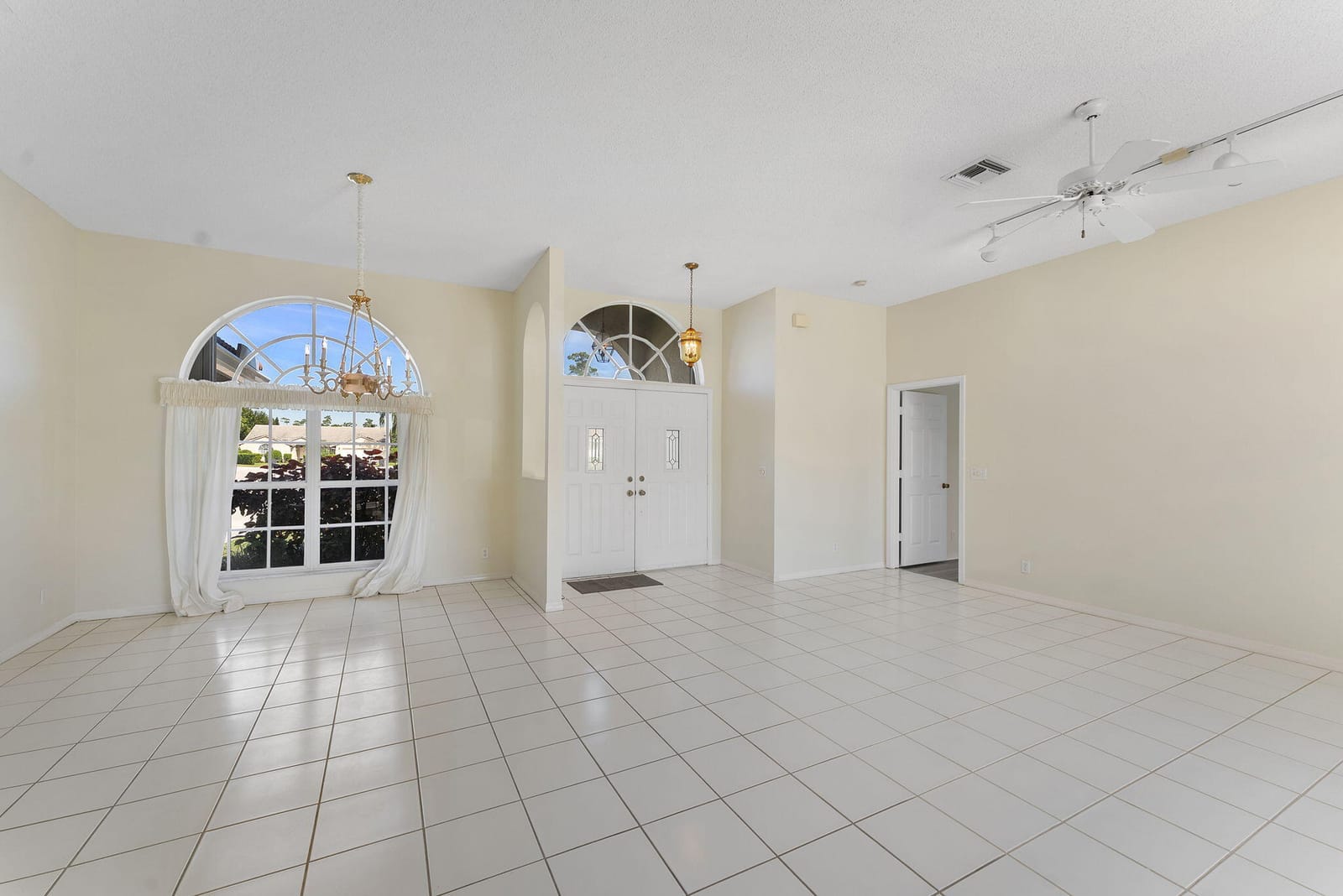 1224 Lake Breeze Drive — photo 10