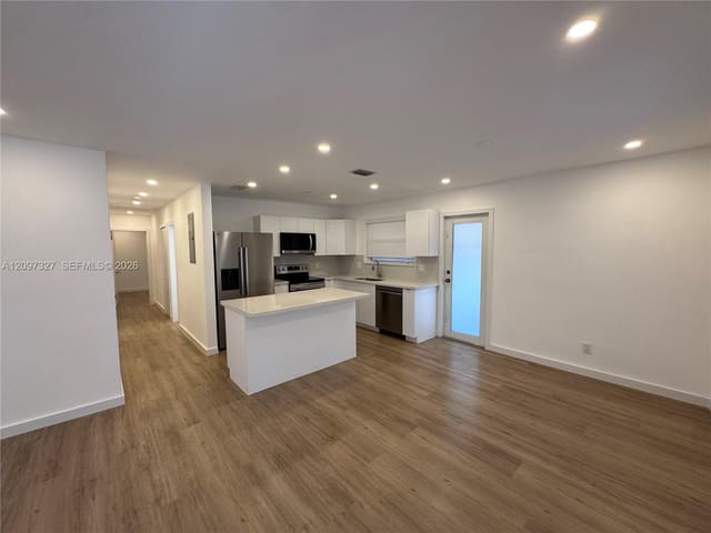 352 SW 17th Road 352, Miami, FL 33129