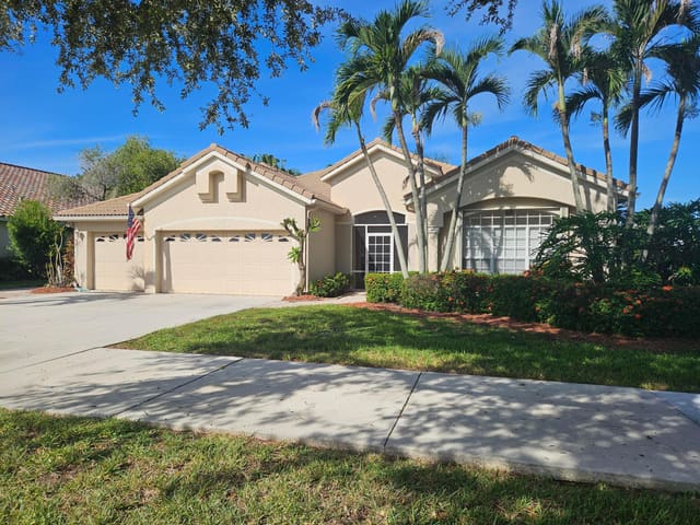 909 SW Lake Charles Circle, Port St. Lucie, FL 34986