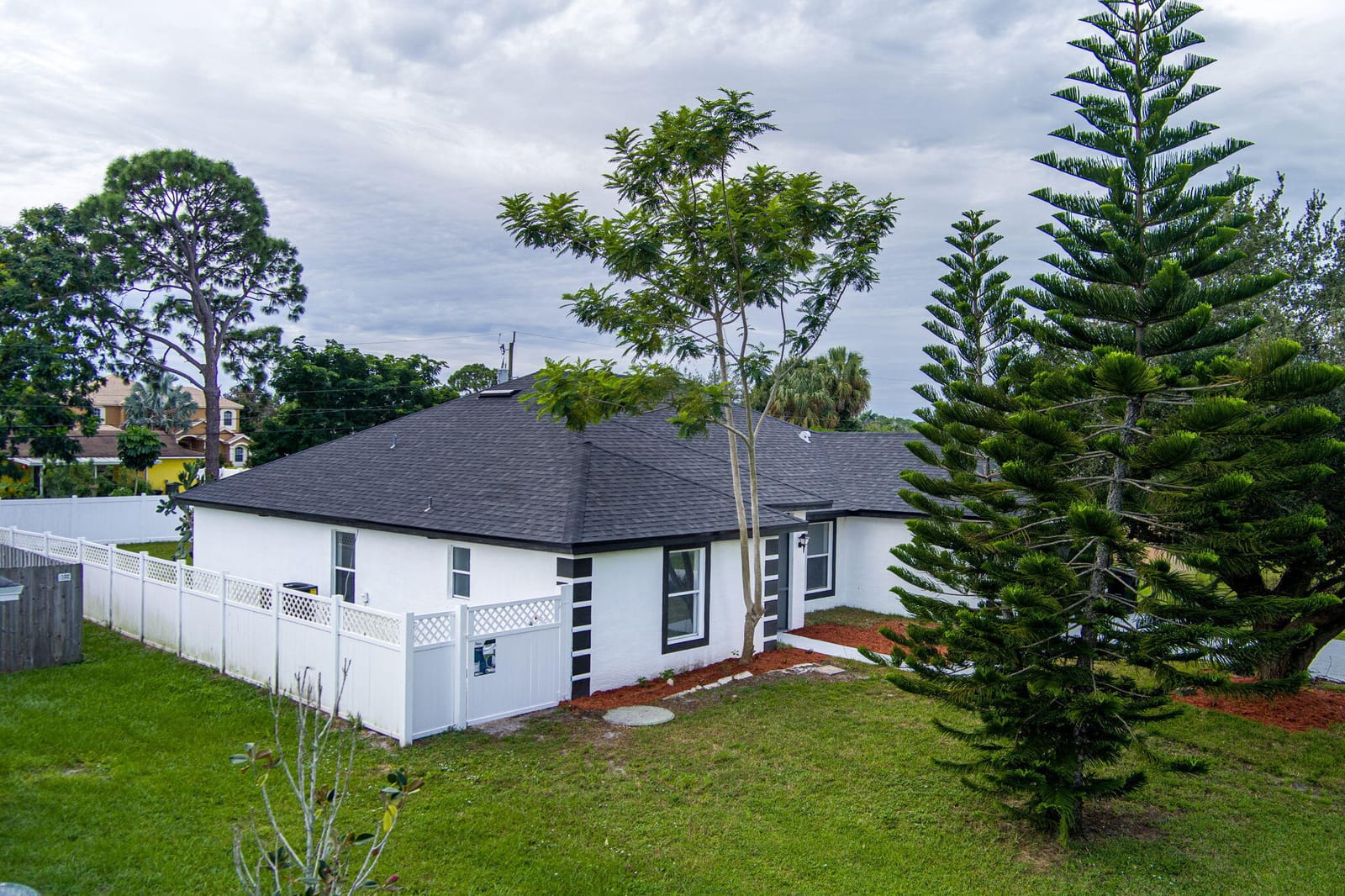 942 SW JOHN MACCORMACK Terrace — photo 4