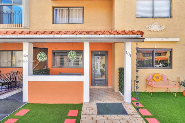 2730 W 60th Place 104, Hialeah, FL 33016