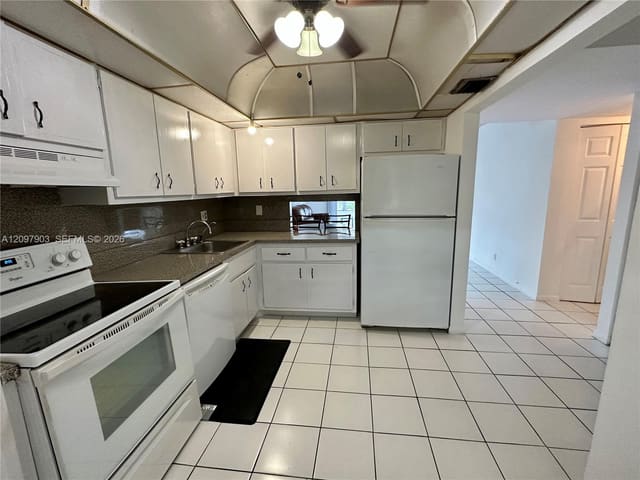 3051 NW 46th Avenue 203, Lauderdale Lakes, FL 33313