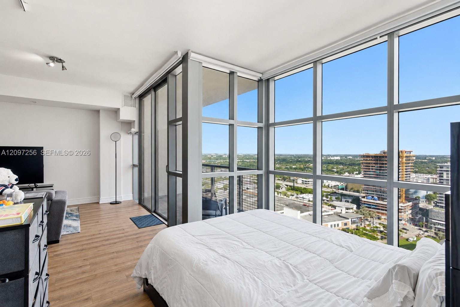 3301 NE 1st Avenue H2413