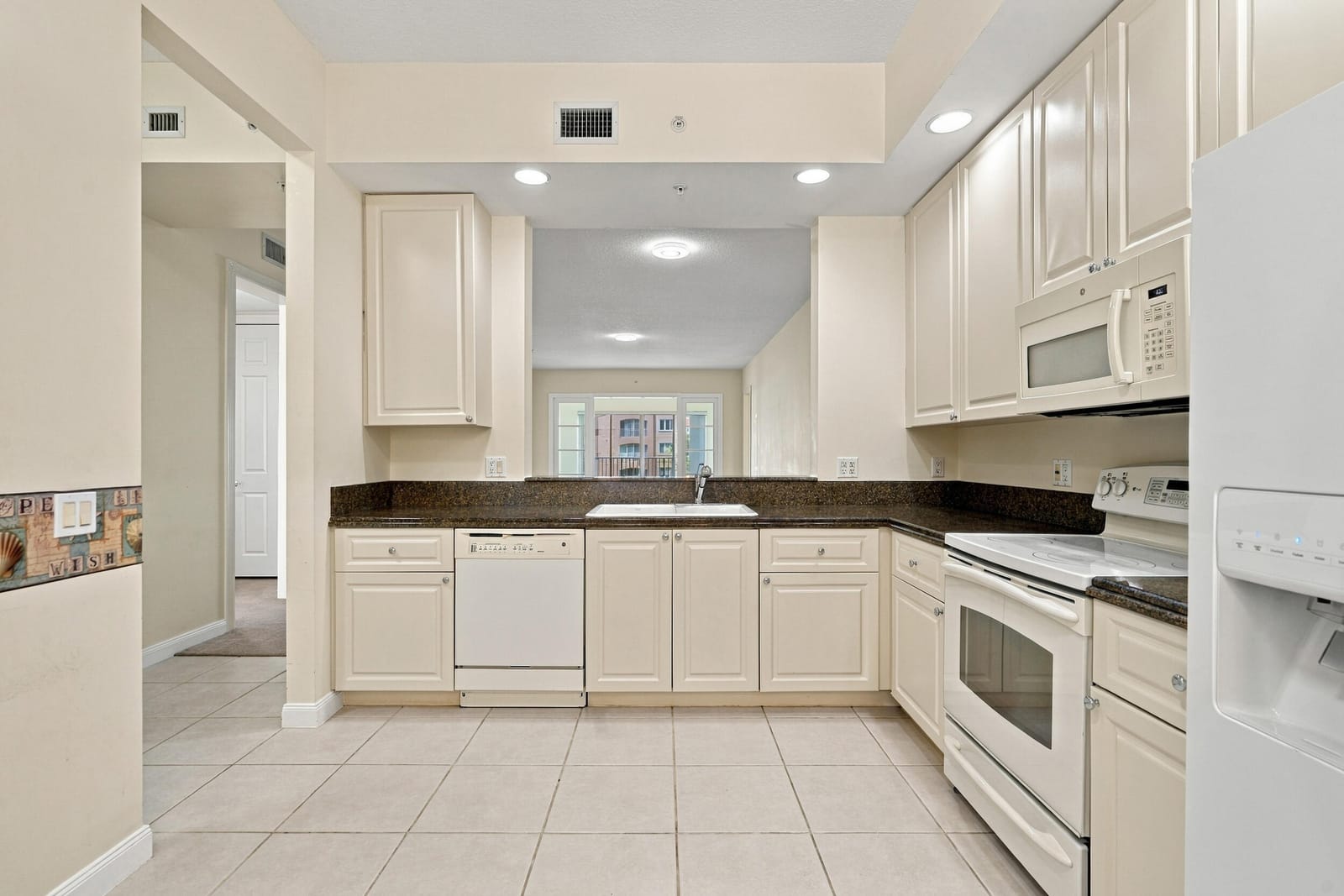 19 Harbour Isle Drive W 201, Fort Pierce, FL 34949 photo 2