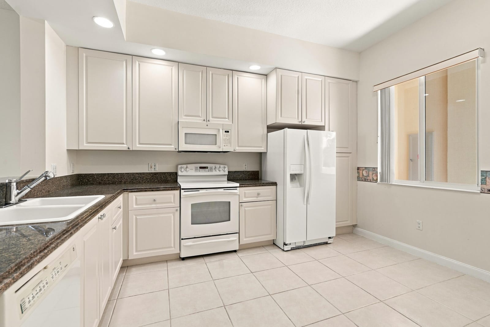 19 Harbour Isle Drive W 201, Fort Pierce, FL 34949 photo 4