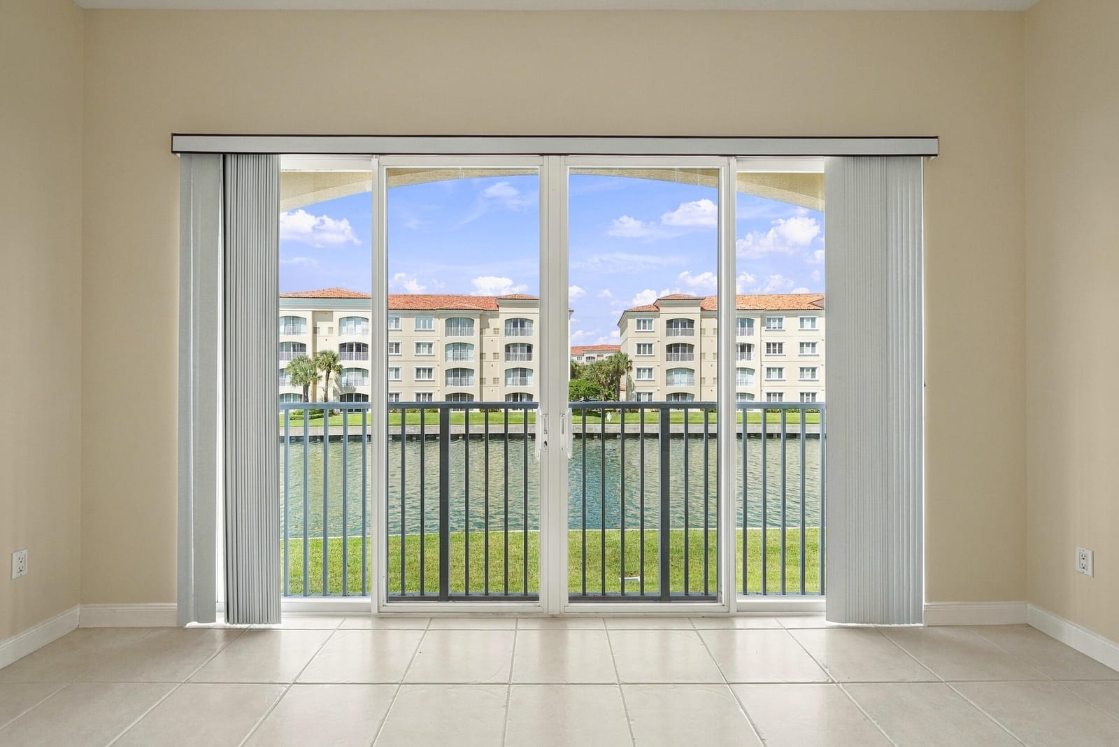 19 Harbour Isle Drive W 201, Fort Pierce, FL 34949 photo 6