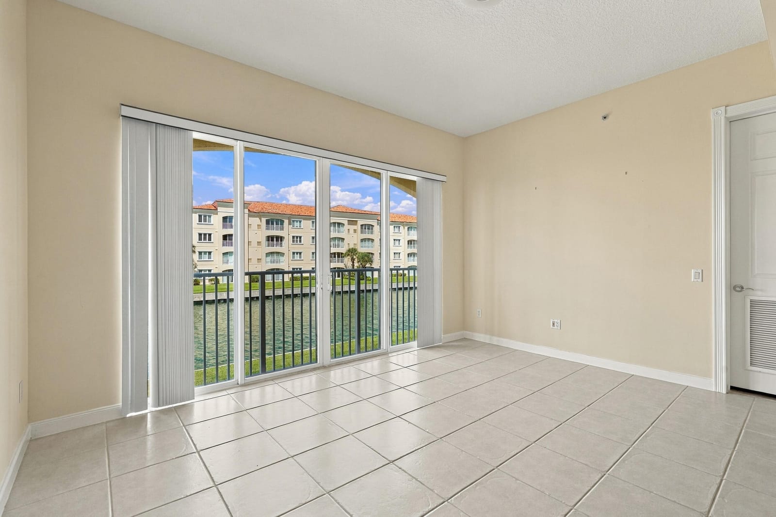 19 Harbour Isle Drive W 201, Fort Pierce, FL 34949 photo 7