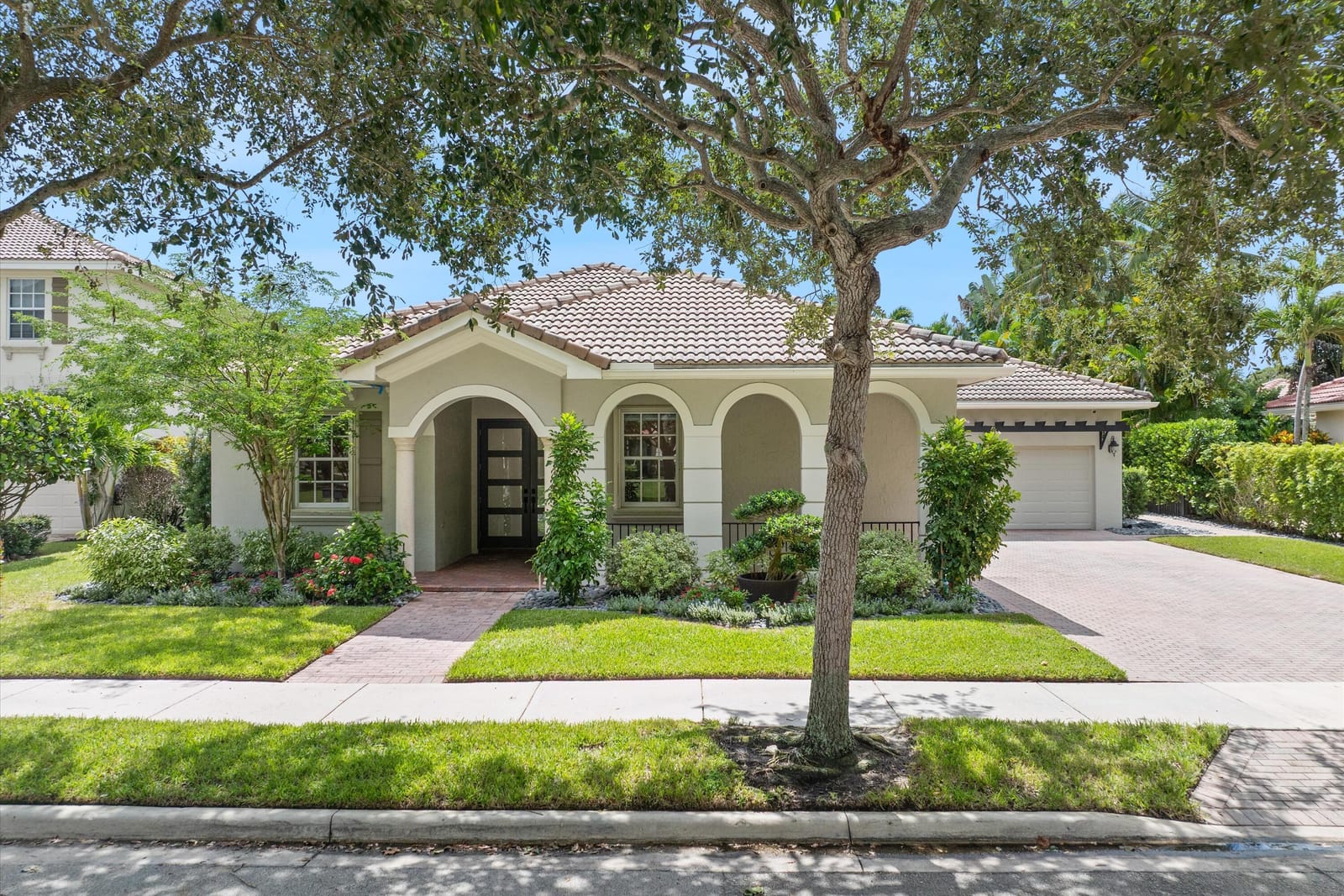 136 Via Santa Cruz, Jupiter, FL 33458 photo 2