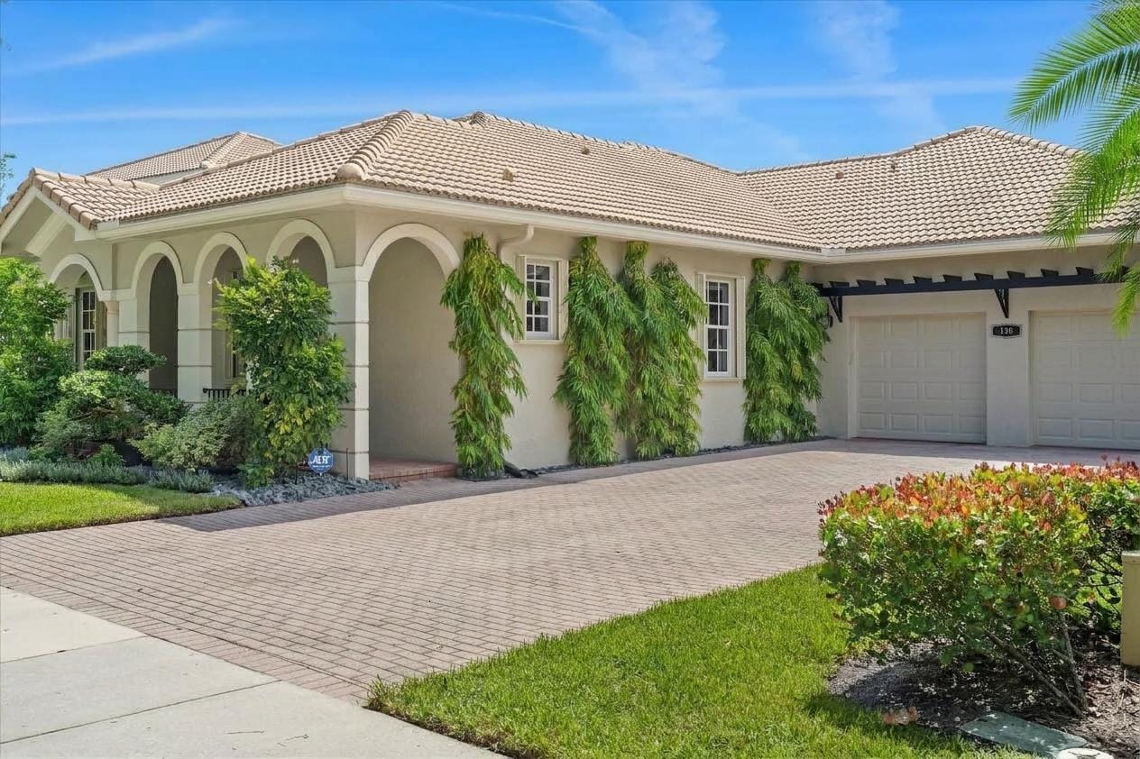 136 Via Santa Cruz, Jupiter, FL 33458 photo 3