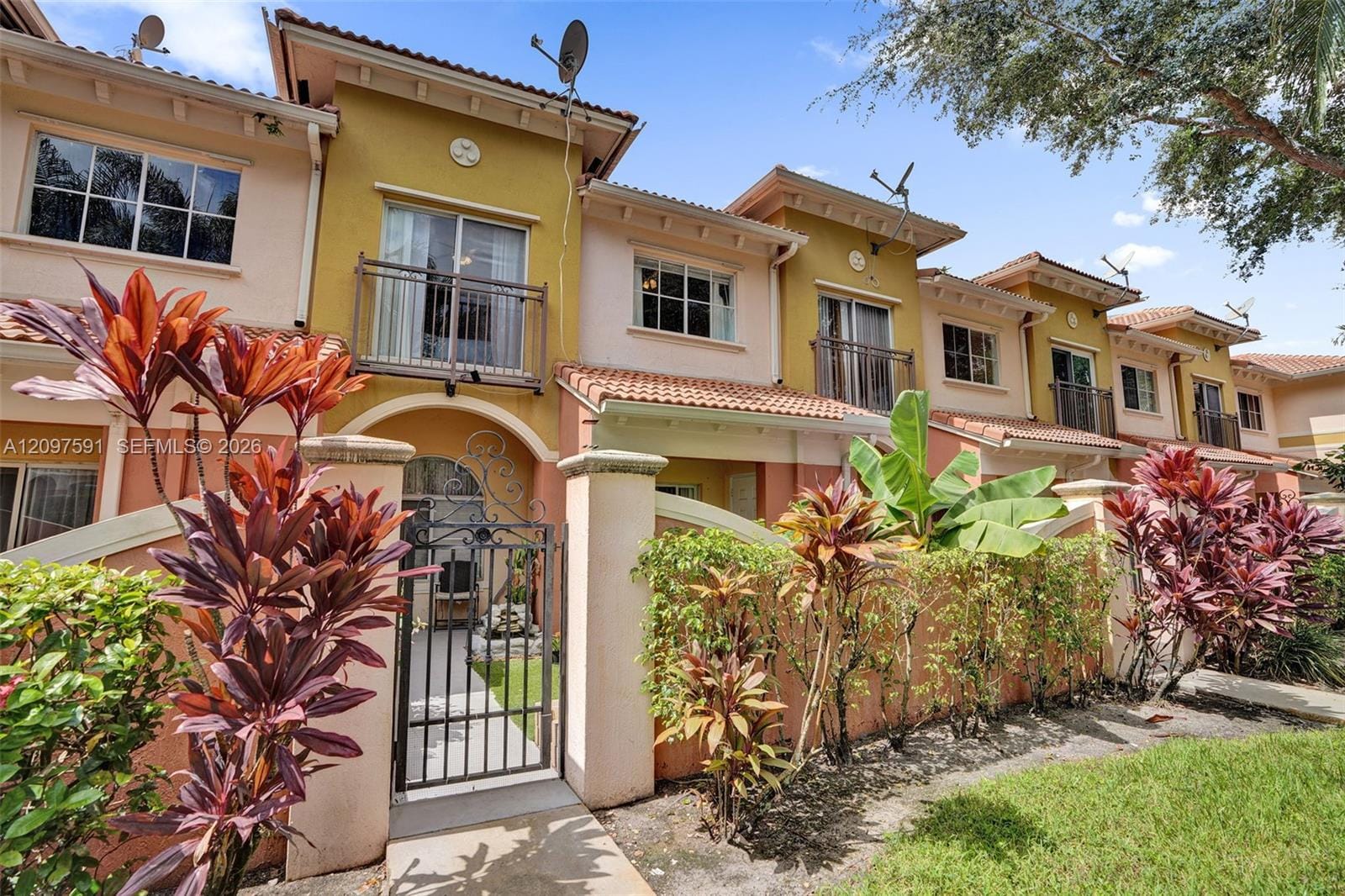 1210 Santa Catalina Lane — photo 3