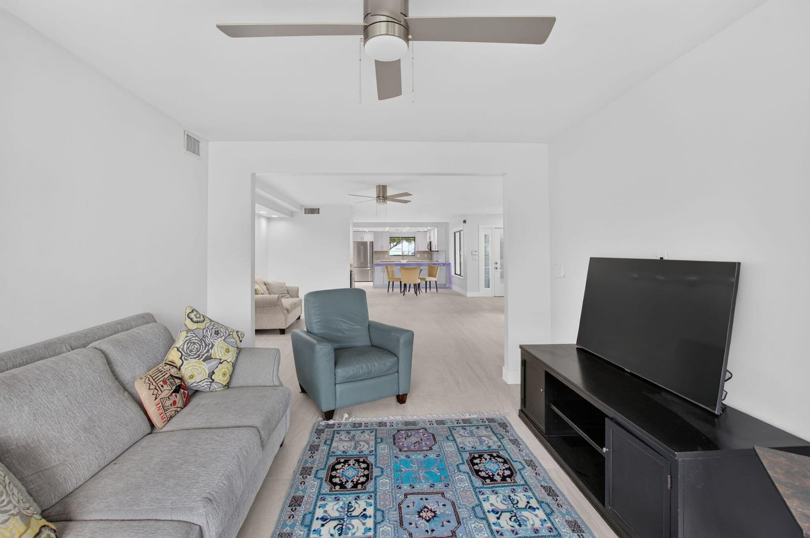 7350 CLUNIE Place 13501 — photo 9