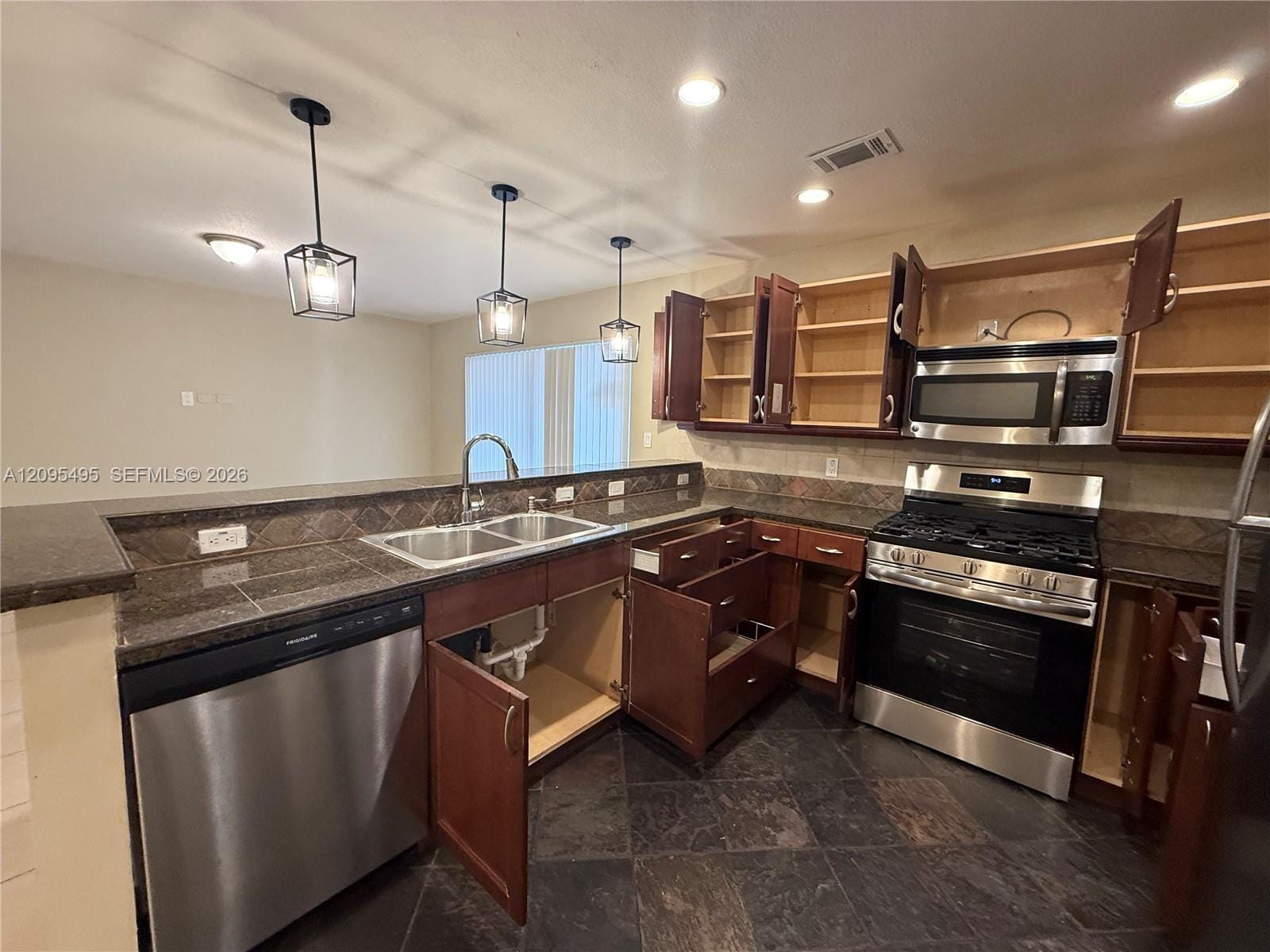 8410 NW 24th Place, Sunrise, FL 33322 photo 2