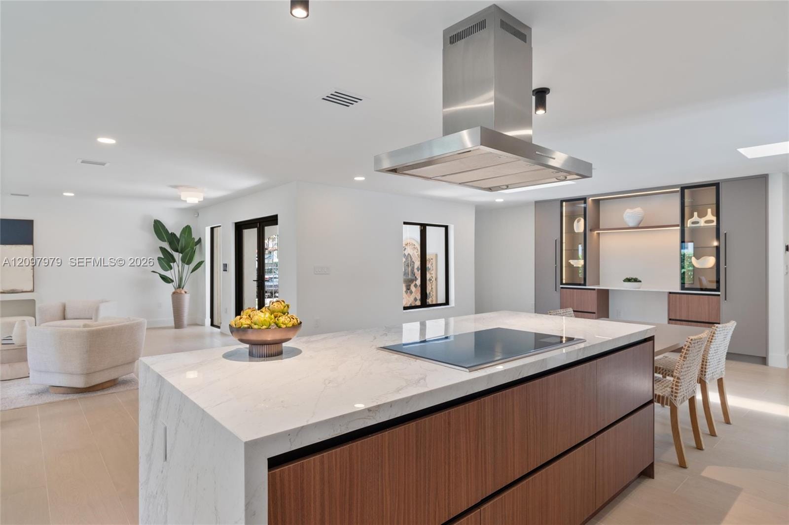 1320 Alhambra Circle — photo 11